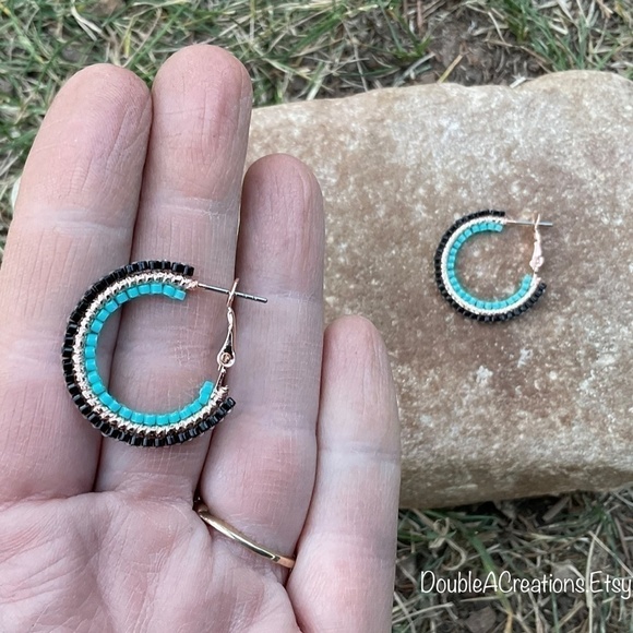 Turquoise and Black on Copper 1” Beaded Hoops, New, Handmade by Me - Picture 6 of 9